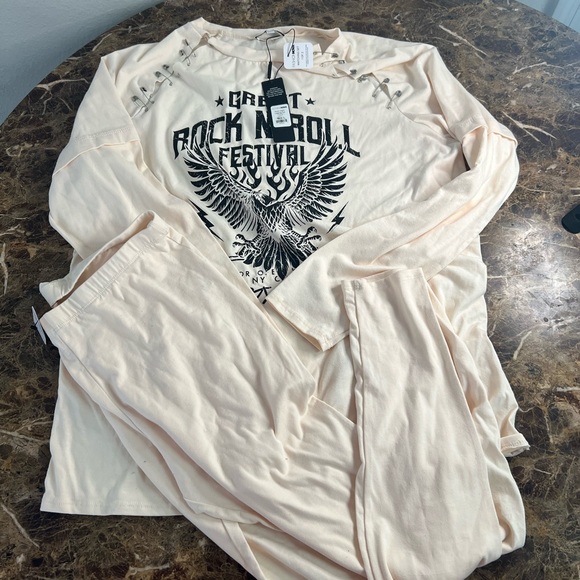 Fashion Nova Cream Graphic 2-Piece Leggings Set Size L NWT - Picture 5 of 5